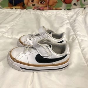 Toddler Nike Court Legacy shoes